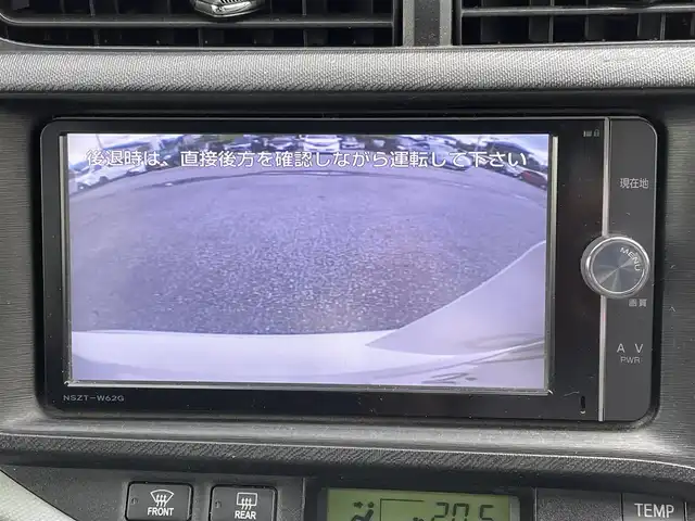トヨタ アクア S 山梨県 2012(平24)年 14.5万km ライムホワイトパールクリスタルシャイン 純正ナビ（NSZT-W62G）/Bluetooth/TV/AM/FM/CD/DVD/バックカメラ/ETC/スペアキー/スマートキー/プッシュスタート/ステアリングスイッチ/ISOFIX
