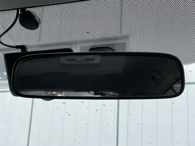 トヨタ アクア S 山梨県 2012(平24)年 14.5万km ライムホワイトパールクリスタルシャイン 純正ナビ（NSZT-W62G）/Bluetooth/TV/AM/FM/CD/DVD/バックカメラ/ETC/スペアキー/スマートキー/プッシュスタート/ステアリングスイッチ/ISOFIX