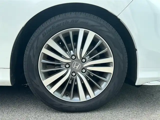 ホンダ オデッセイ アブソルート ホンダセンシング 大阪府 2019(令1)年 6.4万km プラチナホワイトパール 純正９インチナビ/   フルセグTV/CD/DVD/Bluetooth/USB/バックモニター/衝突軽減ブレーキ/横滑り防止装置/両側パワースライドドア/運転席パワーシート/レーダークルーズコントロール/レーンキープアシスト/パドルシフト/アイドリングストップ/ドライブレコーダー/純正17インチアルミホイール/純正フロアマット/プッシュスタート/スマートキー/ＥＴＣ/ＬＥＤ/禁煙車