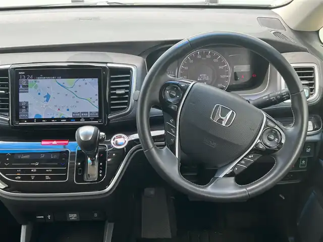 ホンダ オデッセイ アブソルート ホンダセンシング 大阪府 2019(令1)年 6.4万km プラチナホワイトパール 純正９インチナビ/   フルセグTV/CD/DVD/Bluetooth/USB/バックモニター/衝突軽減ブレーキ/横滑り防止装置/両側パワースライドドア/運転席パワーシート/レーダークルーズコントロール/レーンキープアシスト/パドルシフト/アイドリングストップ/ドライブレコーダー/純正17インチアルミホイール/純正フロアマット/プッシュスタート/スマートキー/ＥＴＣ/ＬＥＤ/禁煙車