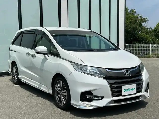 ホンダ オデッセイ アブソルート ホンダセンシング 大阪府 2019(令1)年 6.4万km プラチナホワイトパール 純正９インチナビ/   フルセグTV/CD/DVD/Bluetooth/USB/バックモニター/衝突軽減ブレーキ/横滑り防止装置/両側パワースライドドア/運転席パワーシート/レーダークルーズコントロール/レーンキープアシスト/パドルシフト/アイドリングストップ/ドライブレコーダー/純正17インチアルミホイール/純正フロアマット/プッシュスタート/スマートキー/ＥＴＣ/ＬＥＤ/禁煙車