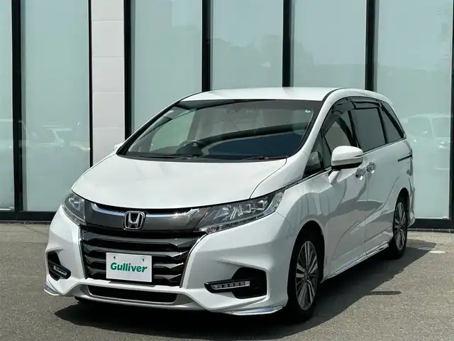ホンダ オデッセイ アブソルート ホンダセンシング 大阪府 2019(令1)年 6.4万km プラチナホワイトパール 純正９インチナビ/   フルセグTV/CD/DVD/Bluetooth/USB/バックモニター/衝突軽減ブレーキ/横滑り防止装置/両側パワースライドドア/運転席パワーシート/レーダークルーズコントロール/レーンキープアシスト/パドルシフト/アイドリングストップ/ドライブレコーダー/純正17インチアルミホイール/純正フロアマット/プッシュスタート/スマートキー/ＥＴＣ/ＬＥＤ/禁煙車
