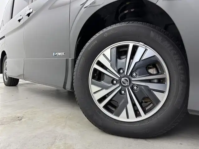 日産 セレナ e－パワー ハイウェイスター V 福岡県 2021(令3)年 5.9万km ダイヤモンドブラック 純正１０型ナビ／フルセグＴＶ　/全方位カメラ　/デジタルルームミラー　/ドラレコ　/ＥＴＣ　/プロパイロット　/コーナーセンサー　/両側電動スライドドア　/エマージェンシーブレーキ　/レーンキープ　/ブラインドスポットモニター　/Ｗエアコン　/純正１５インチアルミホイール　/LEDヘッドライト