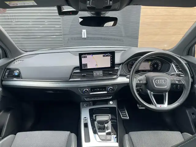 アウディ Ｑ５ 40TDIクワトロ Sライン 宮崎県 2021(令3)年 3.8万km 白 純正メモリナビ/・AM/・FM/・Bluetooth /・フルセグTV/・AppleCarPlay/・AndroidAuto/ETC2.0/前後ドライブレコーダー/ブラインドスポットモニター/革巻きステアリング/ステアリングリモコン/パドルシフト/アダプティブクルーズコントロール/ハーフレザーシート/全席シートヒーター /前席パワーシート/運転席シートメモリ/パワーバックドア/レーンキープアシスト/パーキングアシスト/アイドリングストップ/純正LEDヘッドライト/オートライト