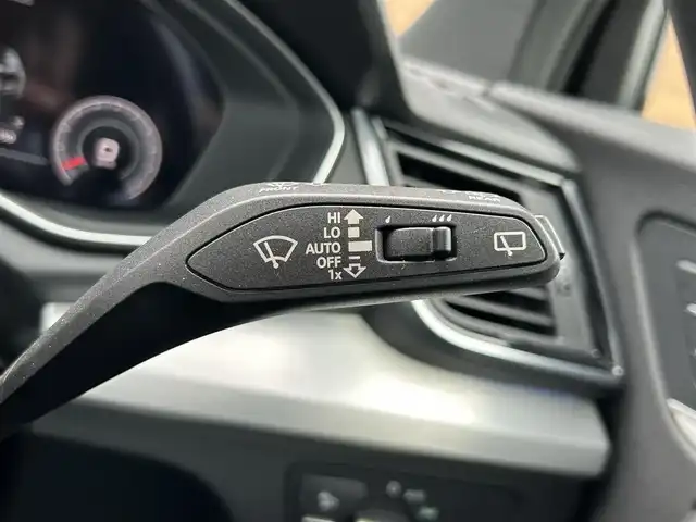 アウディ Ｑ５ 40TDIクワトロ Sライン 宮崎県 2021(令3)年 3.8万km 白 純正メモリナビ/・AM/・FM/・Bluetooth /・フルセグTV/・AppleCarPlay/・AndroidAuto/ETC2.0/前後ドライブレコーダー/ブラインドスポットモニター/革巻きステアリング/ステアリングリモコン/パドルシフト/アダプティブクルーズコントロール/ハーフレザーシート/全席シートヒーター /前席パワーシート/運転席シートメモリ/パワーバックドア/レーンキープアシスト/パーキングアシスト/アイドリングストップ/純正LEDヘッドライト/オートライト
