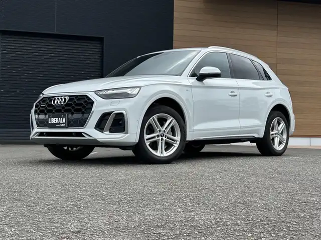 アウディ Ｑ５ 40TDIクワトロ Sライン 宮崎県 2021(令3)年 3.8万km 白 純正メモリナビ/・AM/・FM/・Bluetooth /・フルセグTV/・AppleCarPlay/・AndroidAuto/ETC2.0/前後ドライブレコーダー/ブラインドスポットモニター/革巻きステアリング/ステアリングリモコン/パドルシフト/アダプティブクルーズコントロール/ハーフレザーシート/全席シートヒーター /前席パワーシート/運転席シートメモリ/パワーバックドア/レーンキープアシスト/パーキングアシスト/アイドリングストップ/純正LEDヘッドライト/オートライト