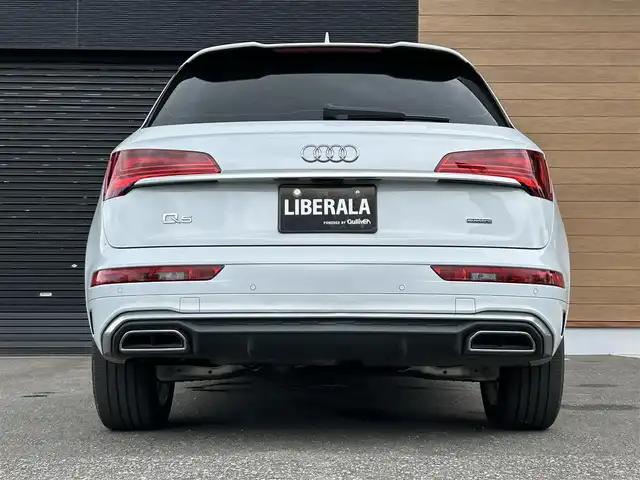 アウディ Ｑ５ 40TDIクワトロ Sライン 宮崎県 2021(令3)年 3.8万km 白 純正メモリナビ/・AM/・FM/・Bluetooth /・フルセグTV/・AppleCarPlay/・AndroidAuto/ETC2.0/前後ドライブレコーダー/ブラインドスポットモニター/革巻きステアリング/ステアリングリモコン/パドルシフト/アダプティブクルーズコントロール/ハーフレザーシート/全席シートヒーター /前席パワーシート/運転席シートメモリ/パワーバックドア/レーンキープアシスト/パーキングアシスト/アイドリングストップ/純正LEDヘッドライト/オートライト