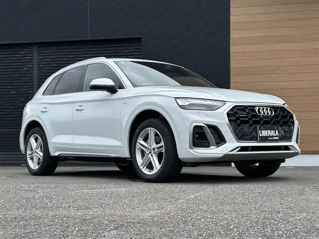 アウディ Ｑ５ 40TDIクワトロ Sライン 宮崎県 2021(令3)年 3.8万km 白 純正メモリナビ/・AM/・FM/・Bluetooth /・フルセグTV/・AppleCarPlay/・AndroidAuto/ETC2.0/前後ドライブレコーダー/ブラインドスポットモニター/革巻きステアリング/ステアリングリモコン/パドルシフト/アダプティブクルーズコントロール/ハーフレザーシート/全席シートヒーター /前席パワーシート/運転席シートメモリ/パワーバックドア/レーンキープアシスト/パーキングアシスト/アイドリングストップ/純正LEDヘッドライト/オートライト