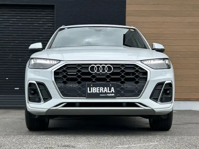 アウディ Ｑ５ 40TDIクワトロ Sライン 宮崎県 2021(令3)年 3.8万km 白 純正メモリナビ/・AM/・FM/・Bluetooth /・フルセグTV/・AppleCarPlay/・AndroidAuto/ETC2.0/前後ドライブレコーダー/ブラインドスポットモニター/革巻きステアリング/ステアリングリモコン/パドルシフト/アダプティブクルーズコントロール/ハーフレザーシート/全席シートヒーター /前席パワーシート/運転席シートメモリ/パワーバックドア/レーンキープアシスト/パーキングアシスト/アイドリングストップ/純正LEDヘッドライト/オートライト