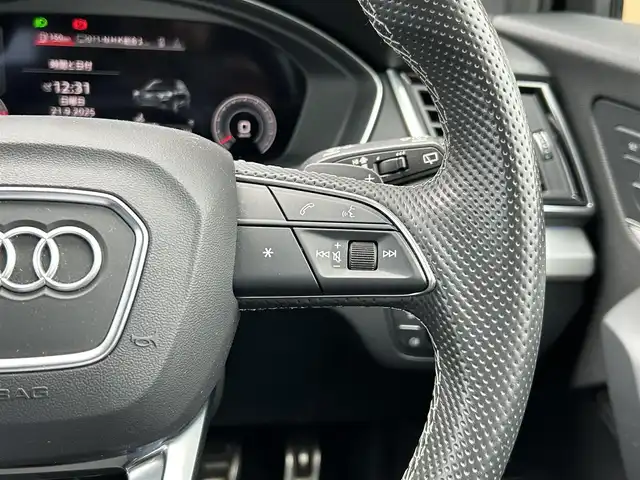 アウディ Ｑ５ 40TDIクワトロ Sライン 宮崎県 2021(令3)年 3.8万km 白 純正メモリナビ/・AM/・FM/・Bluetooth /・フルセグTV/・AppleCarPlay/・AndroidAuto/ETC2.0/前後ドライブレコーダー/ブラインドスポットモニター/革巻きステアリング/ステアリングリモコン/パドルシフト/アダプティブクルーズコントロール/ハーフレザーシート/全席シートヒーター /前席パワーシート/運転席シートメモリ/パワーバックドア/レーンキープアシスト/パーキングアシスト/アイドリングストップ/純正LEDヘッドライト/オートライト