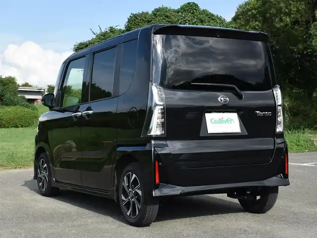 ダイハツ タント カスタム X 福岡県 2023(令5)年 0.8万km ブラックマイカメタリック 　タント　カスタムX　/純正ディスプレイオーディオ/　　フルセグTV/B・T　　/バックカメラ/両側パワースライドドア/前席シートヒーター/クリアランスソナー/LEDヘッドライト/純正14インチアルミホイール/ETC/保証書あり/取扱説明書あり/スペアキーあり