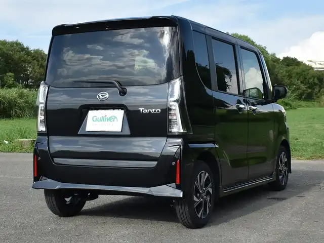 ダイハツ タント カスタム X 福岡県 2023(令5)年 0.8万km ブラックマイカメタリック 　タント　カスタムX　/純正ディスプレイオーディオ/　　フルセグTV/B・T　　/バックカメラ/両側パワースライドドア/前席シートヒーター/クリアランスソナー/LEDヘッドライト/純正14インチアルミホイール/ETC/保証書あり/取扱説明書あり/スペアキーあり
