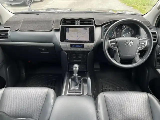 トヨタ ランドクルーザー プラド TX Lパッケージ ブラックED 福岡県 2021(令3)年 4.8万km ブラック 4WD/サンルーフ/純正9型ナビ/（BT/フルセグ/AM/FM/SD/SDREC/DISC)/Bカメラ/左Sカメラ/レーダークルーズコントロール/LEDヘッドライト/オートライト/オートマチックハイビーム/レザーシート/DN席パワーシート/DN席エアシート/DN席シートヒーター/ステアリングスイッチ/純正18インチAW/ルーフレール/横滑り防止装置/コーナーセンサー/レーンキープアシスト/盗難防止装置/衝突被害軽減ブレーキ/ドライブレコーダー/スマートキー/ビルトインETC/保証書/取扱説明書