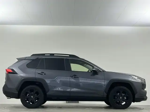 トヨタ ＲＡＶ４ アドベンチャー オフロードPKGⅡ 埼玉県 2023(令5)年 3万km グレーメタリック 純正10.5型DA  BSM 液晶ミラー Bカメラ　パワーバックドア　ハーフレザー　ETC2.0　セーフティセンス　フルセグ　純正17AW　LEDヘッドライト　ルーフレール　F席快適温熱シート　　純正フロアマット　ハンドルヒーター