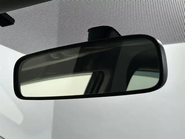 トヨタ プリウス S 佐賀県 2014(平26)年 7.2万km ホワイトパールクリスタルシャイン 社外7インチナビ/ワンセグTV/AM/FM/SD/バックカメラ/ビルトインETC/コーナーポール/社外フロアマット/純正ホイールキャップ/ステアリングスイッチ/スマートキー/スペアキー1本