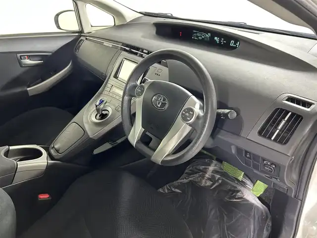 トヨタ プリウス S 佐賀県 2014(平26)年 7.2万km ホワイトパールクリスタルシャイン 社外7インチナビ/ワンセグTV/AM/FM/SD/バックカメラ/ビルトインETC/コーナーポール/社外フロアマット/純正ホイールキャップ/ステアリングスイッチ/スマートキー/スペアキー1本