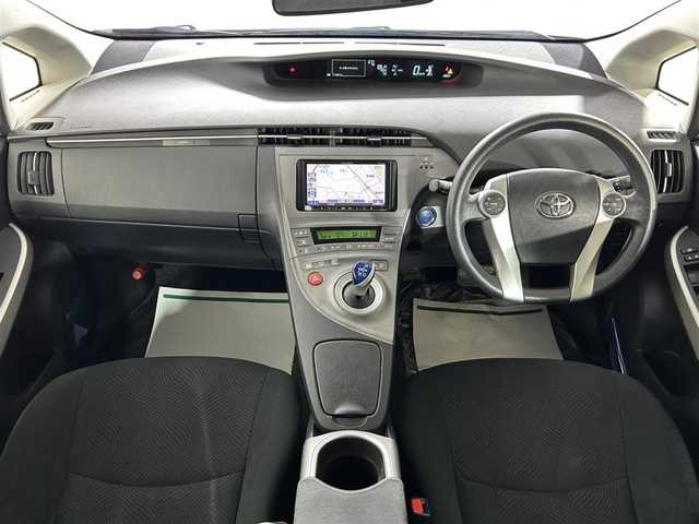 トヨタ プリウス S 茨城県 2014(平26)年 7.2万km ホワイトパールクリスタルシャイン (株)IDOMが運営する【じしゃロン水戸店】の自社ローン専用車両になりますこちらは現金またはオートローンご利用時の価格です。自社ローンご希望の方は別途その旨お申付け下さい/プッシュスタート/スマートキー×２/メモリーナビ/ワンセグTV/バックカメラ/ステアリングスイッチ/ビルトインETC/コーナーポール/電動格納ミラー/フロアマット/HIDヘッドライト