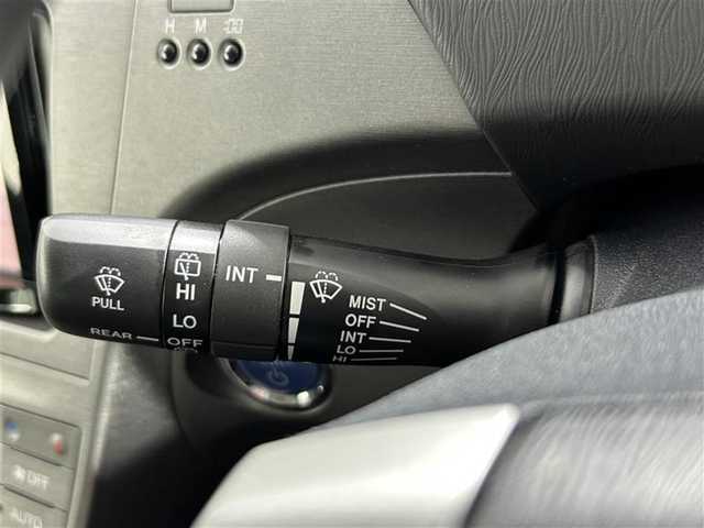 トヨタ プリウス S 茨城県 2014(平26)年 7.2万km ホワイトパールクリスタルシャイン (株)IDOMが運営する【じしゃロン水戸店】の自社ローン専用車両になりますこちらは現金またはオートローンご利用時の価格です。自社ローンご希望の方は別途その旨お申付け下さい/プッシュスタート/スマートキー×２/メモリーナビ/ワンセグTV/バックカメラ/ステアリングスイッチ/ビルトインETC/コーナーポール/電動格納ミラー/フロアマット/HIDヘッドライト