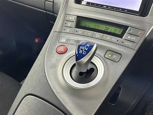 トヨタ プリウス S 茨城県 2014(平26)年 7.2万km ホワイトパールクリスタルシャイン (株)IDOMが運営する【じしゃロン水戸店】の自社ローン専用車両になりますこちらは現金またはオートローンご利用時の価格です。自社ローンご希望の方は別途その旨お申付け下さい/プッシュスタート/スマートキー×２/メモリーナビ/ワンセグTV/バックカメラ/ステアリングスイッチ/ビルトインETC/コーナーポール/電動格納ミラー/フロアマット/HIDヘッドライト