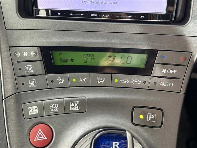 トヨタ プリウス S 茨城県 2014(平26)年 7.2万km ホワイトパールクリスタルシャイン (株)IDOMが運営する【じしゃロン水戸店】の自社ローン専用車両になりますこちらは現金またはオートローンご利用時の価格です。自社ローンご希望の方は別途その旨お申付け下さい/プッシュスタート/スマートキー×２/メモリーナビ/ワンセグTV/バックカメラ/ステアリングスイッチ/ビルトインETC/コーナーポール/電動格納ミラー/フロアマット/HIDヘッドライト