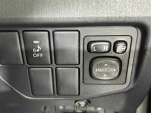 トヨタ プリウス S 茨城県 2014(平26)年 7.2万km ホワイトパールクリスタルシャイン (株)IDOMが運営する【じしゃロン水戸店】の自社ローン専用車両になりますこちらは現金またはオートローンご利用時の価格です。自社ローンご希望の方は別途その旨お申付け下さい/プッシュスタート/スマートキー×２/メモリーナビ/ワンセグTV/バックカメラ/ステアリングスイッチ/ビルトインETC/コーナーポール/電動格納ミラー/フロアマット/HIDヘッドライト