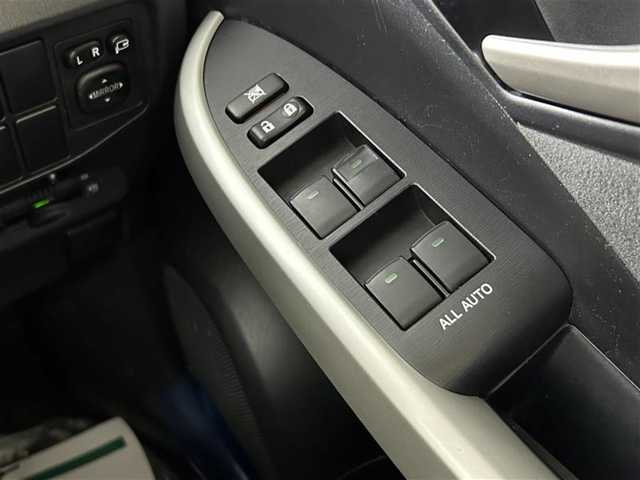 トヨタ プリウス S 茨城県 2014(平26)年 7.2万km ホワイトパールクリスタルシャイン (株)IDOMが運営する【じしゃロン水戸店】の自社ローン専用車両になりますこちらは現金またはオートローンご利用時の価格です。自社ローンご希望の方は別途その旨お申付け下さい/プッシュスタート/スマートキー×２/メモリーナビ/ワンセグTV/バックカメラ/ステアリングスイッチ/ビルトインETC/コーナーポール/電動格納ミラー/フロアマット/HIDヘッドライト