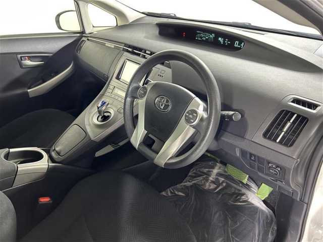 トヨタ プリウス S 茨城県 2014(平26)年 7.2万km ホワイトパールクリスタルシャイン (株)IDOMが運営する【じしゃロン水戸店】の自社ローン専用車両になりますこちらは現金またはオートローンご利用時の価格です。自社ローンご希望の方は別途その旨お申付け下さい/プッシュスタート/スマートキー×２/メモリーナビ/ワンセグTV/バックカメラ/ステアリングスイッチ/ビルトインETC/コーナーポール/電動格納ミラー/フロアマット/HIDヘッドライト