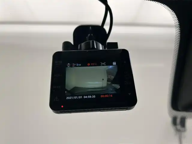 三菱 デリカミニ G プレミアム 愛媛県 2023(令5)年 0.7万km 緑 純正9インチナビ/(Bluetooth/CD/DVD/フルセグ)/全周囲カメラ/マイパイロット/デジタルルームミラー/衝突被害軽減ブレーキ/レーンキープアシスト/前後コーナーセンサー/ダウンヒルアシストコントロール/D/Nシートヒーター/ステアリングヒーター/両側電動スライドドア/ルーフレール/サイドサンシェード/リアサーキュレーター/LEDヘッドライト/オートマチックハイビーム/オートライト/ヘッドライトレベライザー/スペアキー/保証書/取扱説明書