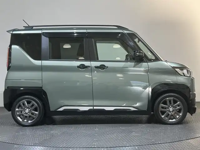 三菱 デリカミニ G プレミアム 愛媛県 2023(令5)年 0.7万km 緑 純正9インチナビ/(Bluetooth/CD/DVD/フルセグ)/全周囲カメラ/マイパイロット/デジタルルームミラー/衝突被害軽減ブレーキ/レーンキープアシスト/前後コーナーセンサー/ダウンヒルアシストコントロール/D/Nシートヒーター/ステアリングヒーター/両側電動スライドドア/ルーフレール/サイドサンシェード/リアサーキュレーター/LEDヘッドライト/オートマチックハイビーム/オートライト/ヘッドライトレベライザー/スペアキー/保証書/取扱説明書