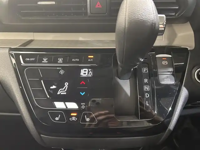 三菱 デリカミニ G プレミアム 愛媛県 2023(令5)年 0.7万km 緑 純正9インチナビ/(Bluetooth/CD/DVD/フルセグ)/全周囲カメラ/マイパイロット/デジタルルームミラー/衝突被害軽減ブレーキ/レーンキープアシスト/前後コーナーセンサー/ダウンヒルアシストコントロール/D/Nシートヒーター/ステアリングヒーター/両側電動スライドドア/ルーフレール/サイドサンシェード/リアサーキュレーター/LEDヘッドライト/オートマチックハイビーム/オートライト/ヘッドライトレベライザー/スペアキー/保証書/取扱説明書