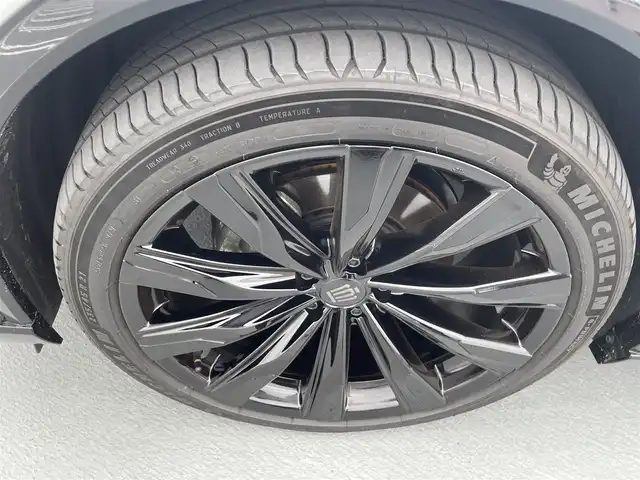 トヨタ クラウン スポーツ Z 東京都 2024(令6)年 0.7万km パールⅡ ワンオーナー/4WD /Toyota Safety Sense/　プリクラッシュセーフティシステム/　レーンディパーチャーアラート/　BSM・RCTA・RCD・PDA・PKSB・SEA・AVSP/   RSA・レーダークルーズコントロール/パーキングアシスト/オートライト/オートマチックハイビーム/オートワイパー/ワイヤレス充電/純正ナビ・BT/地デジTV/バックカメラ/全方位カメラ/黒革シート/シートヒーター/エアシート/パワーバックカメラ/メモリーパワーシート/純正２１インチアルミ/デジタルインナーミラー/ビルトインETC2.0/モデリスタドアハンドルプロテクター/マフラーカッター/スペアキー１本/保証書・取説