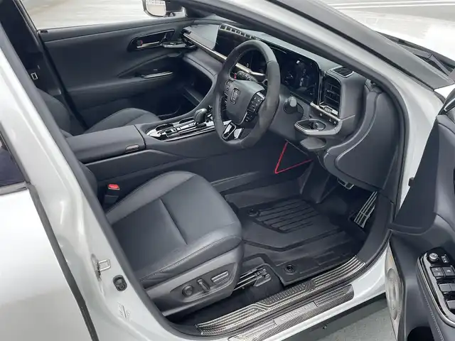 トヨタ クラウン スポーツ Z 東京都 2024(令6)年 0.7万km パールⅡ ワンオーナー/4WD /Toyota Safety Sense/　プリクラッシュセーフティシステム/　レーンディパーチャーアラート/　BSM・RCTA・RCD・PDA・PKSB・SEA・AVSP/   RSA・レーダークルーズコントロール/パーキングアシスト/オートライト/オートマチックハイビーム/オートワイパー/ワイヤレス充電/純正ナビ・BT/地デジTV/バックカメラ/全方位カメラ/黒革シート/シートヒーター/エアシート/パワーバックカメラ/メモリーパワーシート/純正２１インチアルミ/デジタルインナーミラー/ビルトインETC2.0/モデリスタドアハンドルプロテクター/マフラーカッター/スペアキー１本/保証書・取説