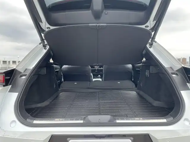 トヨタ クラウン スポーツ Z 東京都 2024(令6)年 0.7万km パールⅡ ワンオーナー/4WD /Toyota Safety Sense/　プリクラッシュセーフティシステム/　レーンディパーチャーアラート/　BSM・RCTA・RCD・PDA・PKSB・SEA・AVSP/   RSA・レーダークルーズコントロール/パーキングアシスト/オートライト/オートマチックハイビーム/オートワイパー/ワイヤレス充電/純正ナビ・BT/地デジTV/バックカメラ/全方位カメラ/黒革シート/シートヒーター/エアシート/パワーバックカメラ/メモリーパワーシート/純正２１インチアルミ/デジタルインナーミラー/ビルトインETC2.0/モデリスタドアハンドルプロテクター/マフラーカッター/スペアキー１本/保証書・取説