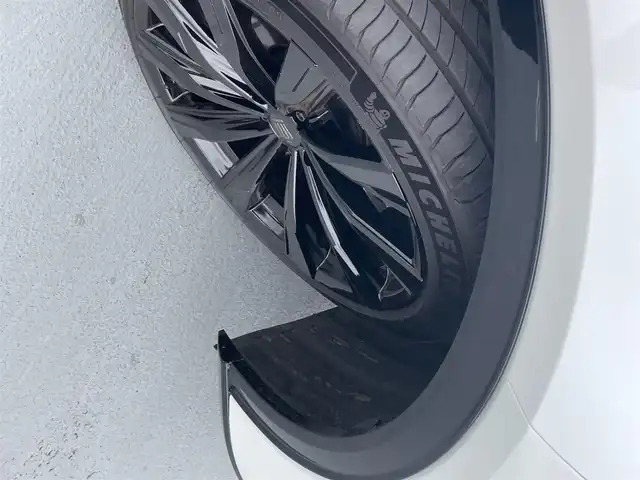 トヨタ クラウン スポーツ Z 東京都 2024(令6)年 0.7万km パールⅡ ワンオーナー/4WD /Toyota Safety Sense/　プリクラッシュセーフティシステム/　レーンディパーチャーアラート/　BSM・RCTA・RCD・PDA・PKSB・SEA・AVSP/   RSA・レーダークルーズコントロール/パーキングアシスト/オートライト/オートマチックハイビーム/オートワイパー/ワイヤレス充電/純正ナビ・BT/地デジTV/バックカメラ/全方位カメラ/黒革シート/シートヒーター/エアシート/パワーバックカメラ/メモリーパワーシート/純正２１インチアルミ/デジタルインナーミラー/ビルトインETC2.0/モデリスタドアハンドルプロテクター/マフラーカッター/スペアキー１本/保証書・取説