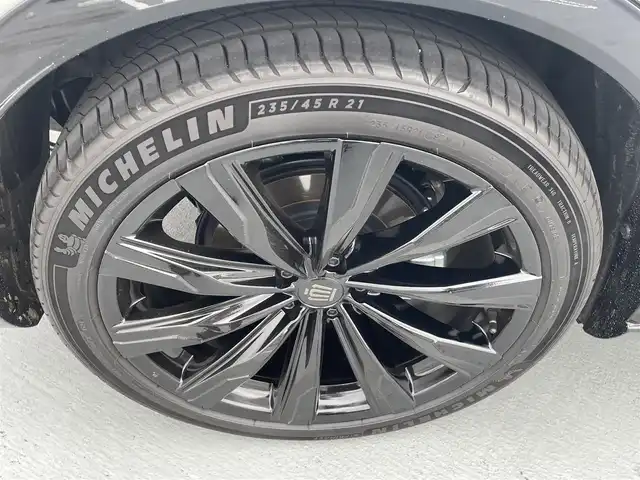 トヨタ クラウン スポーツ Z 東京都 2024(令6)年 0.7万km パールⅡ ワンオーナー/4WD /Toyota Safety Sense/　プリクラッシュセーフティシステム/　レーンディパーチャーアラート/　BSM・RCTA・RCD・PDA・PKSB・SEA・AVSP/   RSA・レーダークルーズコントロール/パーキングアシスト/オートライト/オートマチックハイビーム/オートワイパー/ワイヤレス充電/純正ナビ・BT/地デジTV/バックカメラ/全方位カメラ/黒革シート/シートヒーター/エアシート/パワーバックカメラ/メモリーパワーシート/純正２１インチアルミ/デジタルインナーミラー/ビルトインETC2.0/モデリスタドアハンドルプロテクター/マフラーカッター/スペアキー１本/保証書・取説