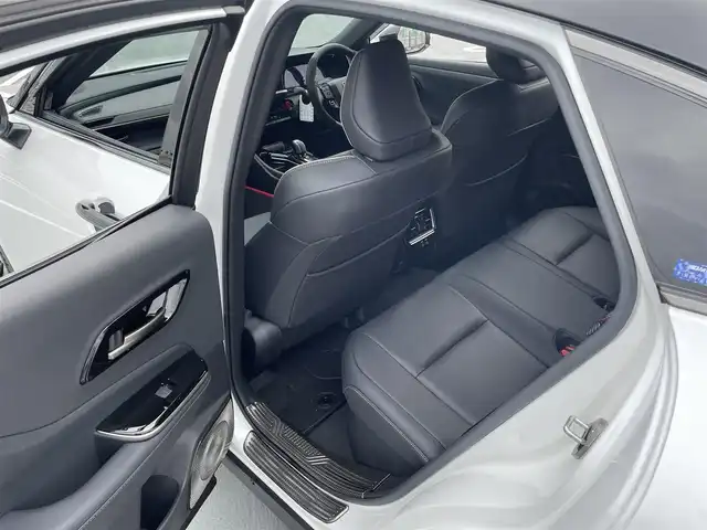 トヨタ クラウン スポーツ Z 東京都 2024(令6)年 0.7万km パールⅡ ワンオーナー/4WD /Toyota Safety Sense/　プリクラッシュセーフティシステム/　レーンディパーチャーアラート/　BSM・RCTA・RCD・PDA・PKSB・SEA・AVSP/   RSA・レーダークルーズコントロール/パーキングアシスト/オートライト/オートマチックハイビーム/オートワイパー/ワイヤレス充電/純正ナビ・BT/地デジTV/バックカメラ/全方位カメラ/黒革シート/シートヒーター/エアシート/パワーバックカメラ/メモリーパワーシート/純正２１インチアルミ/デジタルインナーミラー/ビルトインETC2.0/モデリスタドアハンドルプロテクター/マフラーカッター/スペアキー１本/保証書・取説