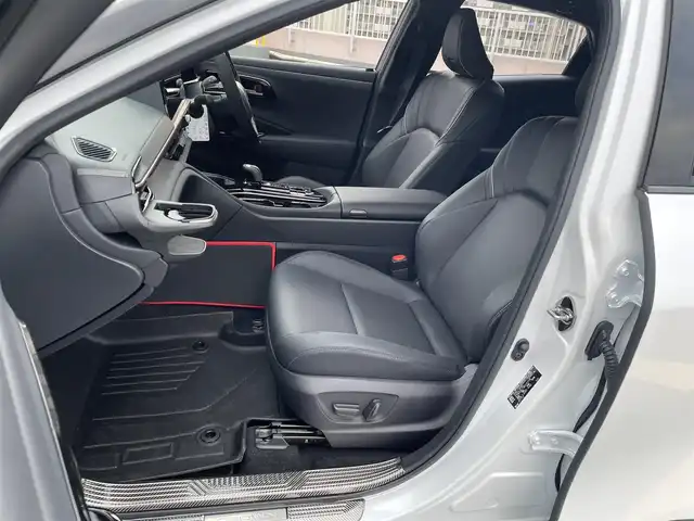 トヨタ クラウン スポーツ Z 東京都 2024(令6)年 0.7万km パールⅡ ワンオーナー/4WD /Toyota Safety Sense/　プリクラッシュセーフティシステム/　レーンディパーチャーアラート/　BSM・RCTA・RCD・PDA・PKSB・SEA・AVSP/   RSA・レーダークルーズコントロール/パーキングアシスト/オートライト/オートマチックハイビーム/オートワイパー/ワイヤレス充電/純正ナビ・BT/地デジTV/バックカメラ/全方位カメラ/黒革シート/シートヒーター/エアシート/パワーバックカメラ/メモリーパワーシート/純正２１インチアルミ/デジタルインナーミラー/ビルトインETC2.0/モデリスタドアハンドルプロテクター/マフラーカッター/スペアキー１本/保証書・取説