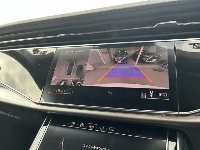 アウディ Ｑ８ 55TFSIクワトロ デビューPKG ラグジュアリ 長野県 2019(令1)年 7.5万km 白 ・純正ナビ　/・パノラマビューモニター　/・パノラマサンルーフ/・シートヒーター／シートクーラー　/・レザーシート/・アダプティブクルーズコントロール/・スマートキー/・電動リアゲート/・純正２０インチアルミホイール/・純正フロアマット/・ダウンヒルアシストコントロール