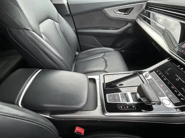 アウディ Ｑ８ 55TFSIクワトロ デビューPKG ラグジュアリ 長野県 2019(令1)年 7.5万km 白 ・純正ナビ　/・パノラマビューモニター　/・パノラマサンルーフ/・シートヒーター／シートクーラー　/・レザーシート/・アダプティブクルーズコントロール/・スマートキー/・電動リアゲート/・純正２０インチアルミホイール/・純正フロアマット/・ダウンヒルアシストコントロール