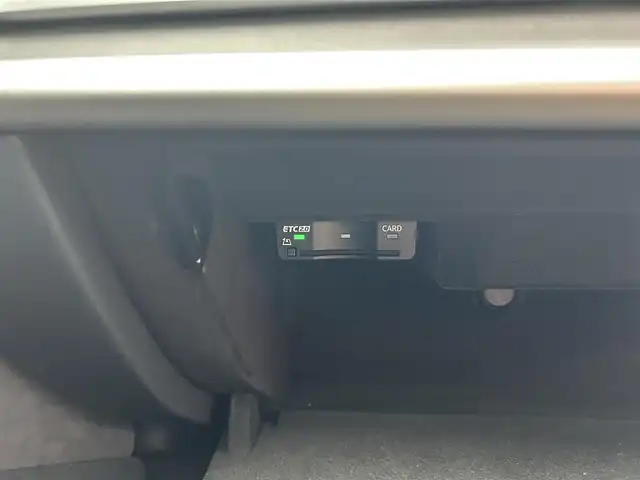 アウディ Ｑ８ 55TFSIクワトロ デビューPKG ラグジュアリ 長野県 2019(令1)年 7.5万km 白 ・純正ナビ　/・パノラマビューモニター　/・パノラマサンルーフ/・シートヒーター／シートクーラー　/・レザーシート/・アダプティブクルーズコントロール/・スマートキー/・電動リアゲート/・純正２０インチアルミホイール/・純正フロアマット/・ダウンヒルアシストコントロール