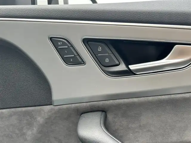 アウディ Ｑ８ 55TFSIクワトロ デビューPKG ラグジュアリ 長野県 2019(令1)年 7.5万km 白 ・純正ナビ　/・パノラマビューモニター　/・パノラマサンルーフ/・シートヒーター／シートクーラー　/・レザーシート/・アダプティブクルーズコントロール/・スマートキー/・電動リアゲート/・純正２０インチアルミホイール/・純正フロアマット/・ダウンヒルアシストコントロール