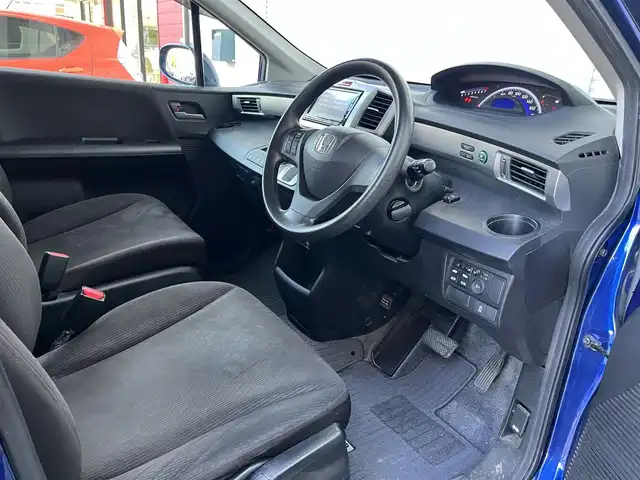 ホンダ フリード G ジャストセレクション 高知県 2014(平26)年 12.1万km コバルトブルーパール 純正メモリナビ/Bluetooth接続/ETC/バックカメラ/フルセグテレビ/純正フロアマット/両側パワースライドドア/スマートキー/横滑り防止装置/盗難防止装置/オートライト/運転席＋助手席エアバッグ/AM/FM/AAC