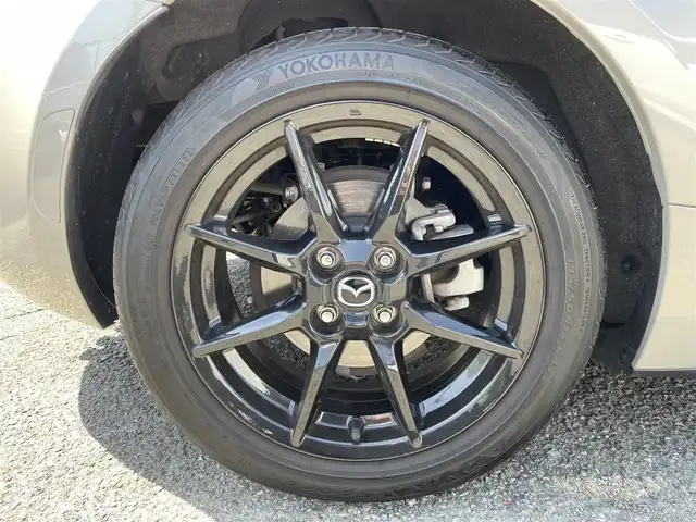 マツダ ロードスター S レザーパッケージ 埼玉県 2022(令4)年 2.2万km プラチナクォーツメタリック ワンオーナー/純正メモリーナビ(DVD/CD/AM/FM/BT/USB/AUX)/フルセグTV/スマートシティーブレーキサポート/レーンキープアシスト/BSMブラインドスポットミラー/車線逸脱警報/交通標識認識/パーキングセンサー/クルーズコントロール/ピアノ調＆アルカンターラコンビ内張/黒レザーシート/シートヒーター/BOSEサウンドシステム/前方ドライブレコーダー/横滑り防止装置/純正フロアマット/ビルトインETC