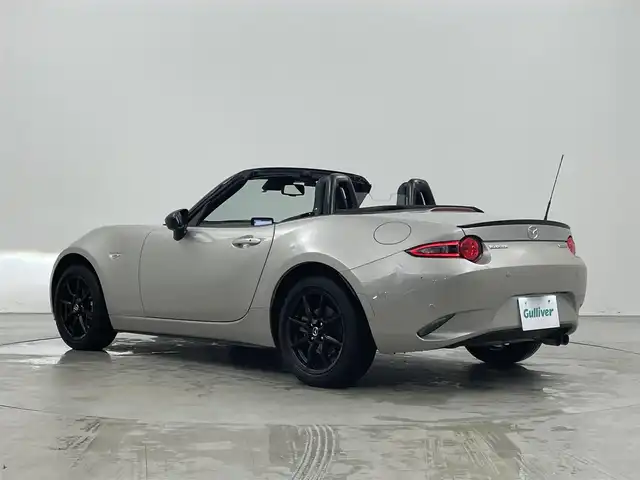 マツダ ロードスター S レザーパッケージ 埼玉県 2022(令4)年 2.2万km プラチナクォーツメタリック ワンオーナー/純正メモリーナビ(DVD/CD/AM/FM/BT/USB/AUX)/フルセグTV/スマートシティーブレーキサポート/レーンキープアシスト/BSMブラインドスポットミラー/車線逸脱警報/交通標識認識/パーキングセンサー/クルーズコントロール/ピアノ調＆アルカンターラコンビ内張/黒レザーシート/シートヒーター/BOSEサウンドシステム/前方ドライブレコーダー/横滑り防止装置/純正フロアマット/ビルトインETC