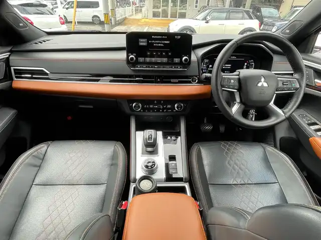 三菱 アウトランダー ＰＨＥＶ P 島根県 2021(令3)年 2.4万km レッドダイヤモンド 4WD/純正12型メモリナビ/フルセグＴＶ/BT/アラウンドビューモニター/（全周囲・前方・後方・サイド）/マイパイロット　/・レーダークルーズコントロール　/・レーンキープアシスト/・衝突軽減システム　/・前後コーナーセンサー/BOSEスピーカー/ハーフレザーシート　/全席シートヒーター/前席パワーシート/ハンドルヒーター/パワーバックドア/ETC/純正LEDライト/純正20インチアルミホイール/充電ケーブルあり