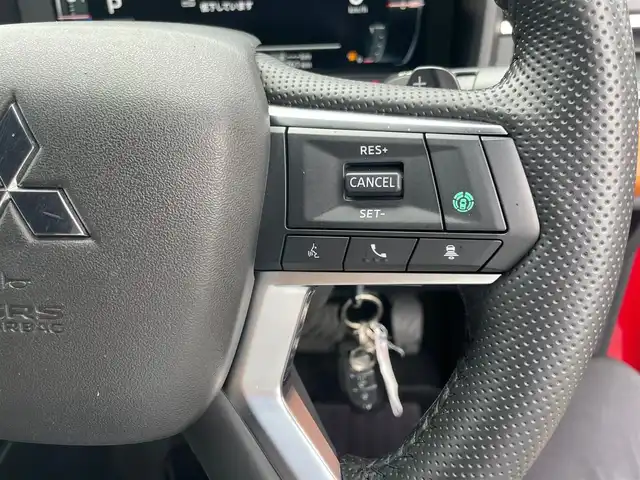 三菱 アウトランダー ＰＨＥＶ P 島根県 2021(令3)年 2.4万km レッドダイヤモンド 4WD/純正12型メモリナビ/フルセグＴＶ/BT/アラウンドビューモニター/（全周囲・前方・後方・サイド）/マイパイロット　/・レーダークルーズコントロール　/・レーンキープアシスト/・衝突軽減システム　/・前後コーナーセンサー/BOSEスピーカー/ハーフレザーシート　/全席シートヒーター/前席パワーシート/ハンドルヒーター/パワーバックドア/ETC/純正LEDライト/純正20インチアルミホイール/充電ケーブルあり