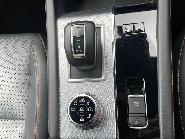 三菱 アウトランダー ＰＨＥＶ P 島根県 2021(令3)年 2.4万km レッドダイヤモンド 4WD/純正12型メモリナビ/フルセグＴＶ/BT/アラウンドビューモニター/（全周囲・前方・後方・サイド）/マイパイロット　/・レーダークルーズコントロール　/・レーンキープアシスト/・衝突軽減システム　/・前後コーナーセンサー/BOSEスピーカー/ハーフレザーシート　/全席シートヒーター/前席パワーシート/ハンドルヒーター/パワーバックドア/ETC/純正LEDライト/純正20インチアルミホイール/充電ケーブルあり