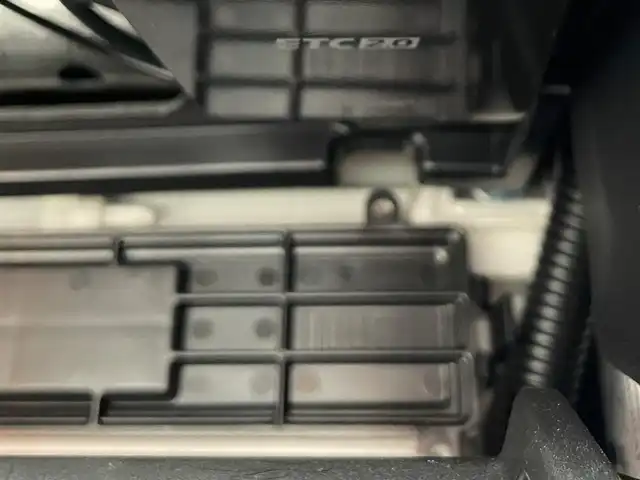 三菱 アウトランダー ＰＨＥＶ P 島根県 2021(令3)年 2.4万km レッドダイヤモンド 4WD/純正12型メモリナビ/フルセグＴＶ/BT/アラウンドビューモニター/（全周囲・前方・後方・サイド）/マイパイロット　/・レーダークルーズコントロール　/・レーンキープアシスト/・衝突軽減システム　/・前後コーナーセンサー/BOSEスピーカー/ハーフレザーシート　/全席シートヒーター/前席パワーシート/ハンドルヒーター/パワーバックドア/ETC/純正LEDライト/純正20インチアルミホイール/充電ケーブルあり