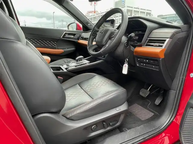 三菱 アウトランダー ＰＨＥＶ P 島根県 2021(令3)年 2.4万km レッドダイヤモンド 4WD/純正12型メモリナビ/フルセグＴＶ/BT/アラウンドビューモニター/（全周囲・前方・後方・サイド）/マイパイロット　/・レーダークルーズコントロール　/・レーンキープアシスト/・衝突軽減システム　/・前後コーナーセンサー/BOSEスピーカー/ハーフレザーシート　/全席シートヒーター/前席パワーシート/ハンドルヒーター/パワーバックドア/ETC/純正LEDライト/純正20インチアルミホイール/充電ケーブルあり