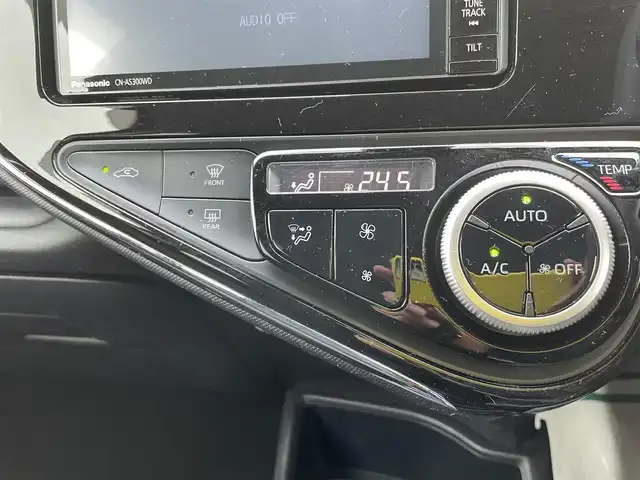 トヨタ アクア S 石川県 2019(令1)年 9.9万km スーパーレッドⅤ 社外メモリーナビ/CD/DVD/フルセグTV/バックカメラ/LEDヘッドライト/ETC/スマートキー/プッシュスタート/電動ミラー/トヨタセーフティセンス/オートライト/オートエアコン/社外アルミホイール